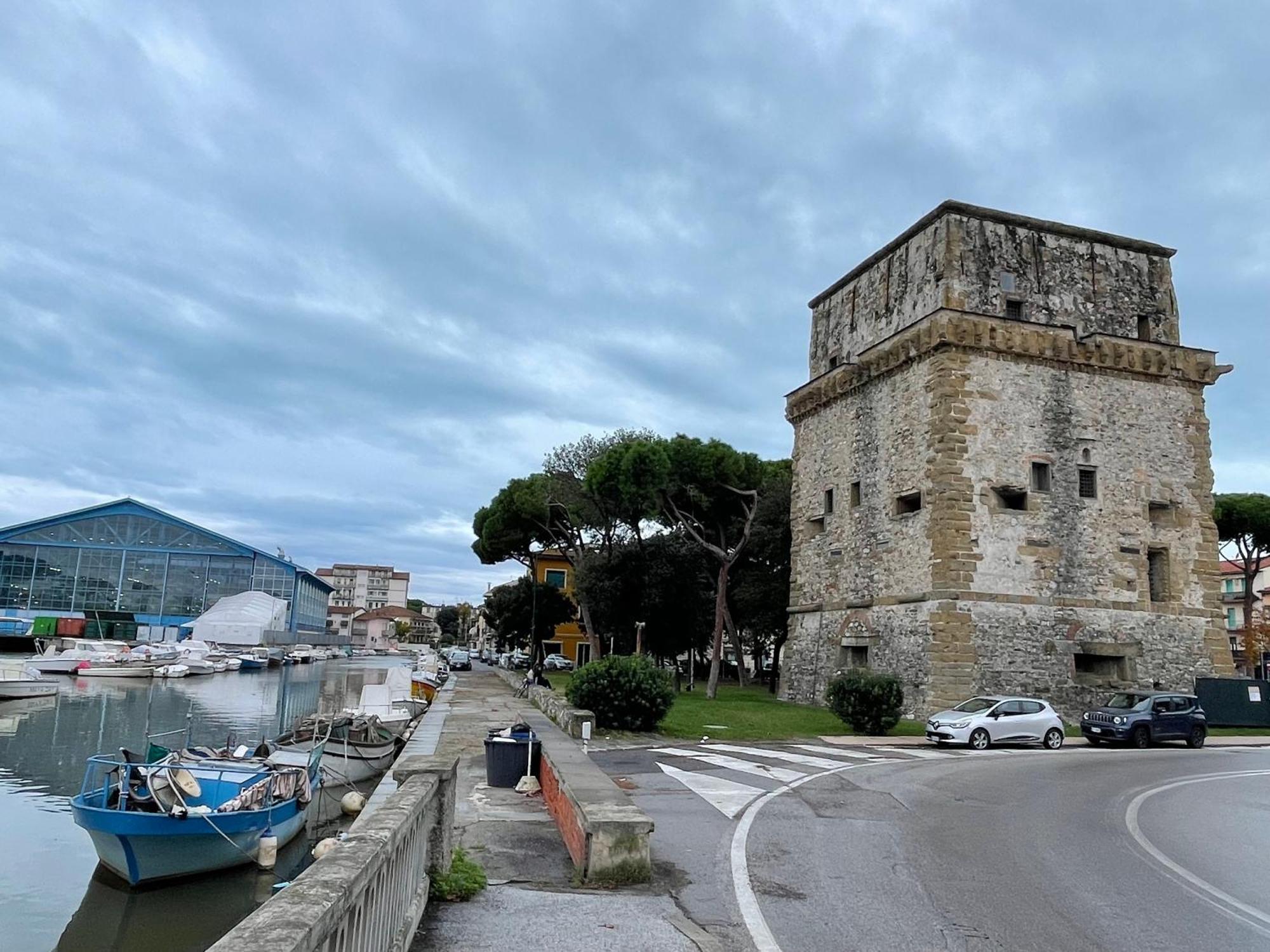 La Brezza Viareggina A 500 Mt Dal Mare, Dal Carnevale E Dagli Stabilimenti Balneari Apartman Viareggio Kültér fotó